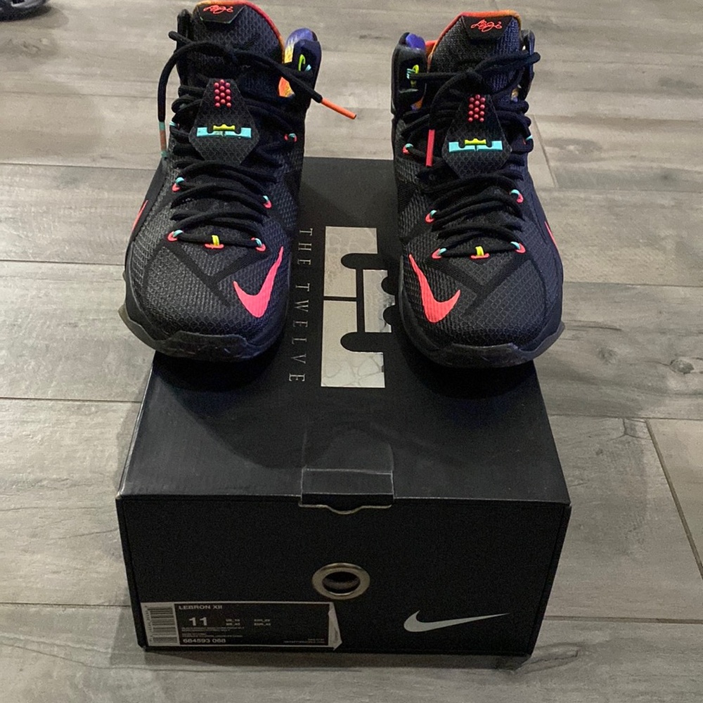 Nike Lebron XII mens 11 excellent condition black/pinkish